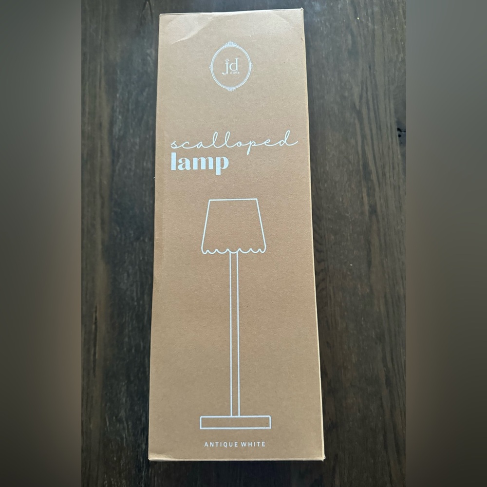 Scalloped lamp